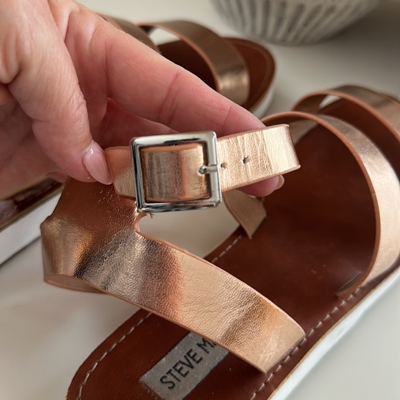 Steve Madden Marky Wedge Sandal •• Rose Gold Metallic - Picture 6 of 8